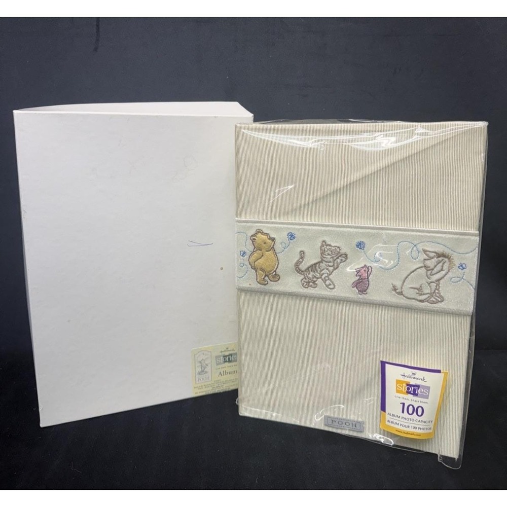 VTG Hallmark Stories Classic Winnie the Pooh & Friends Photo Album 100 Photos